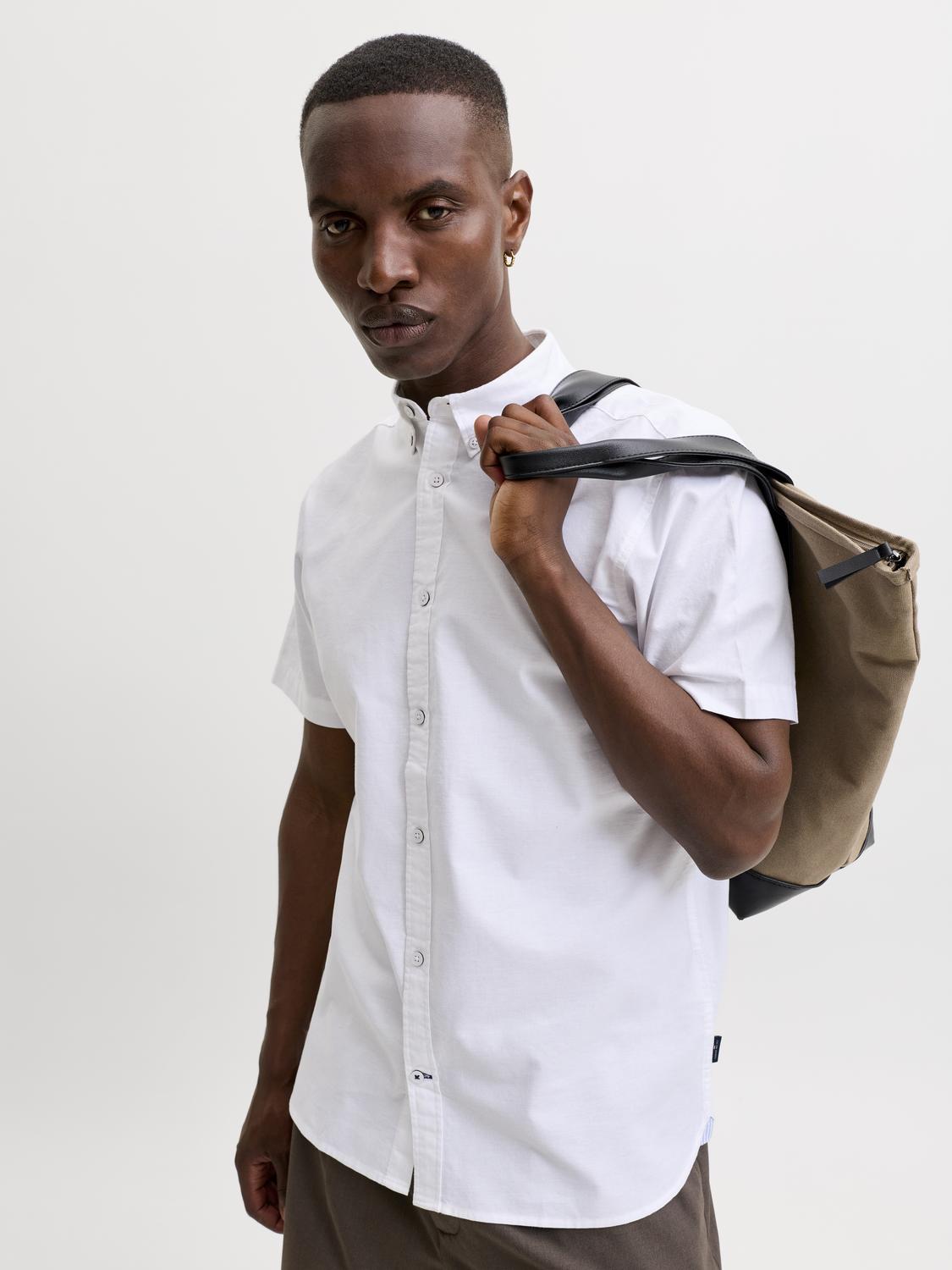 model_shot-creative